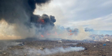 У Тернополі невідомі підпалили очерет вздовж річки Серет