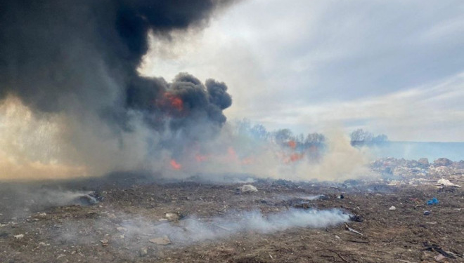 У Тернополі невідомі підпалили очерет вздовж річки Серет