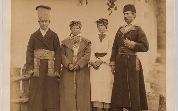 Унікальні світлини з минулого показав тернопільський фотограф