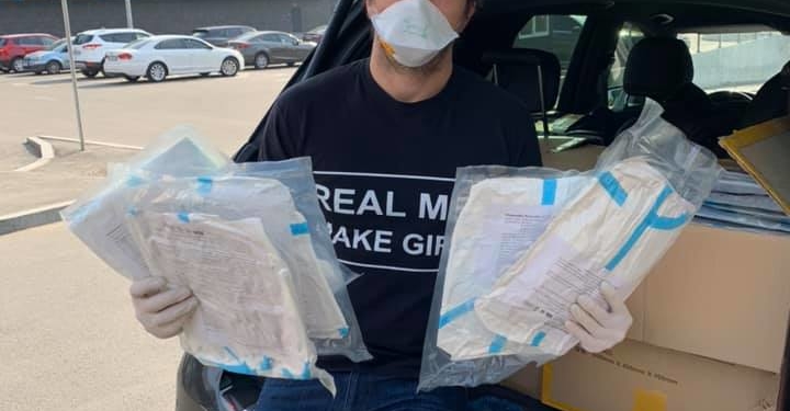 Допомога своїм: відомий шоумен передав допомогу тернопільським медикам