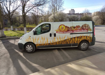 У Тернополі хлібзавод №2 безкоштовно доставляє хліб та паски додому