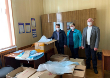 На Тернопіллі студенти пошиють медикам близько 1,5 тисячі захисних костюмів