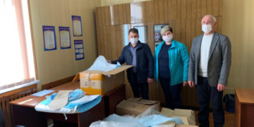 На Тернопіллі студенти пошиють медикам близько 1,5 тисячі захисних костюмів