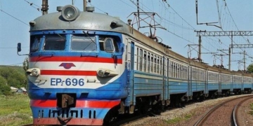 Безкоштовний транспорт: на період карантину залізничники підвозитимуть працівників Національної поліції та медиків до робочих місць службовими поїздами