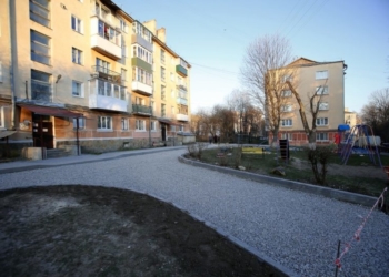 У Тернополі тривають капітальні ремонти дворів