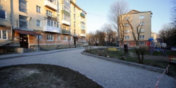 У Тернополі тривають капітальні ремонти дворів
