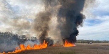 На Тернопільщині правоохоронці встановлюють обставини двох масштабних пожеж