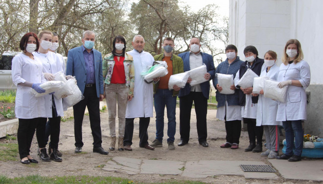 Медики, які опікуються одинокими старенькими, отримали допомогу від волонтерів