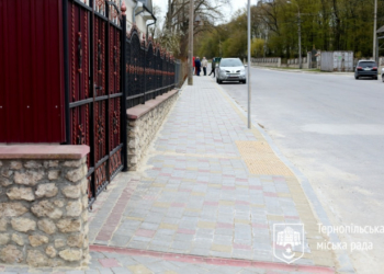 Благоустрій міста: у Тернополі ще один тротуар відремонтували
