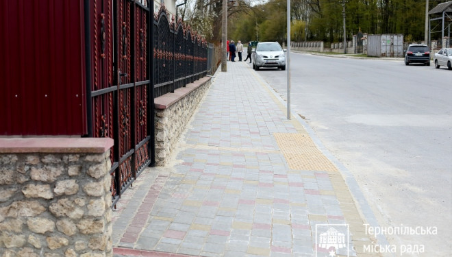 Благоустрій міста: у Тернополі ще один тротуар відремонтували