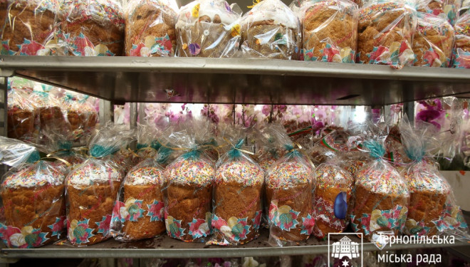 Волонтери у Тернополі продовжують допомагати потребуючим