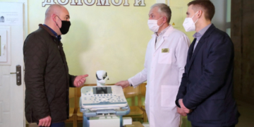 Благодійна допомога: Тернопільська міська лікарня швидкої допомоги отримала новий УЗД – апарат