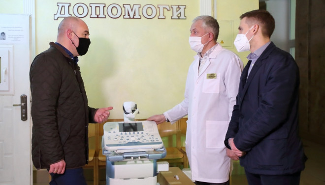 Благодійна допомога: Тернопільська міська лікарня швидкої допомоги отримала новий УЗД – апарат
