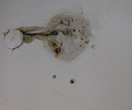 Культура поведінки: у тернопільських під’їздах містяни крадуть детектори руху