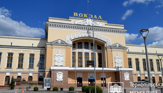 Затишне місто: у Тернополі озеленили Привокзальний майдан