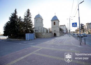 У центрі Тернополя капітально відремонтували пішохідну доріжку