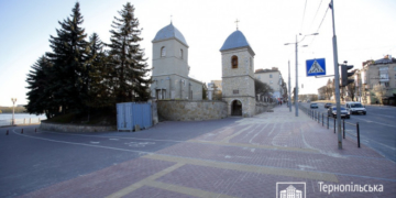У центрі Тернополя капітально відремонтували пішохідну доріжку