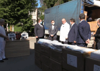 У Тернопільські лікарні представники місцевої влади і бізнесу передали засоби індивідуального захисту та медичне обладнання