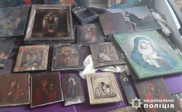 Правоохоронці викрили злочинне угрупування, яке викрадало старовинні церковні ікони з Тернопільщини