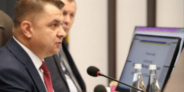Апарат Тернопільської облради вирішив направити медикам краю 250 тисяч гривень із фонду своїх заробітних плат (Документ)