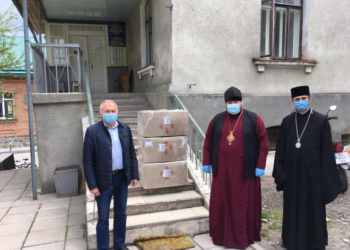 Священники Православної Церкви України передали допомогу лікарям Тернопільщини