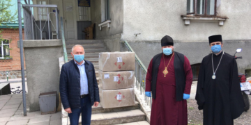 Священники Православної Церкви України передали допомогу лікарям Тернопільщини