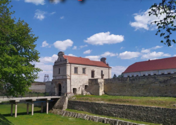 Туристичний сезон: на Тернопільщині відкрили замки для туристів