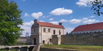 Туристичний сезон: на Тернопільщині відкрили замки для туристів