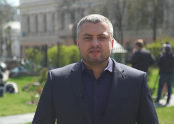 «Вимагаємо пояснень від Шмигаля стосовно поїздки Яценюка у Чернівецьку область», – тернопільський нардеп Андрій Богданець