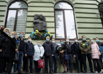 “Усе її життя було боротьбою за самостійну Україну”, – Віктор Овчарук на вшануванні 100-річчя з дня народження Ярослави Стецько