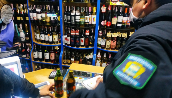 Попри заборону у Тернополі продовжують продавати алкоголь