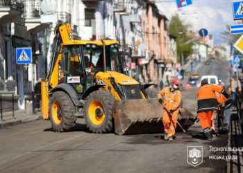 У Тернополі продовжують капітальні ремонтні роботи прибудинкових територій