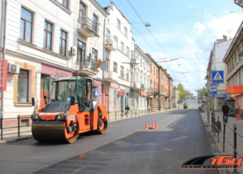 Центральна вулиця Тернополя з новим дорожнім покриттям