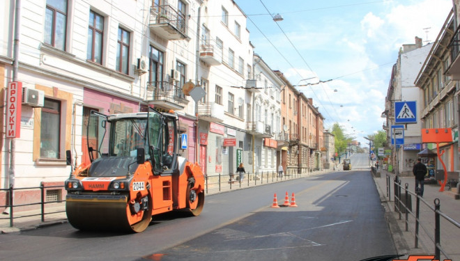 Центральна вулиця Тернополя з новим дорожнім покриттям