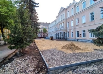 У Тернополі відтворюють старовинний стиль двору школи