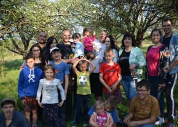 Подружжя з Тернопільщини виховує вісімнадцять дітей