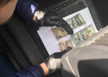 Тернопільські правоохоронці затримали керівника одного з підрозділів на вимаганні хабара