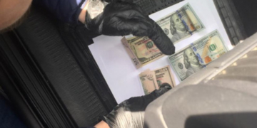 Тернопільські правоохоронці затримали керівника одного з підрозділів на вимаганні хабара