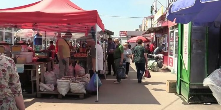 На ринках Тернопільщини вкотре фіксують порушення карантинних вимог