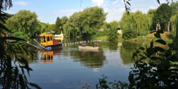 У Тернополі в гідропарку «Топільче» очищують водойму
