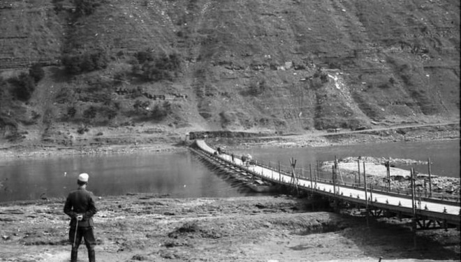 У мережі показали раритетні переправи через Дністер на Тернопільщині під час війни (Фото)