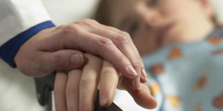 На Тернопільщині померла маленька дівчинка, через хворобу про яку батьки нічого не знали