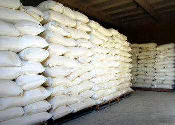 На Тернопільщині мішки з цукром впали на вантажників