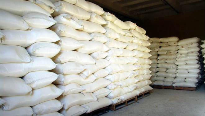 На Тернопільщині мішки з цукром впали на вантажників