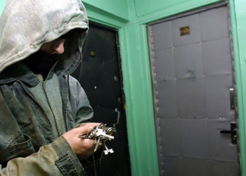 Грабували серед білого дня: у Тернополі затримали групу квартирних злодіїв