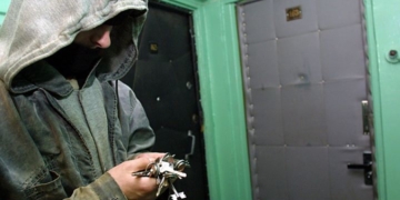 Грабували серед білого дня: у Тернополі затримали групу квартирних злодіїв