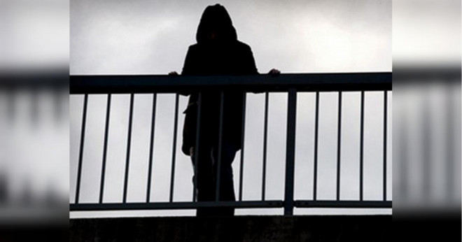 У Тернополі чоловік намагався стрибнути із залізничного мосту