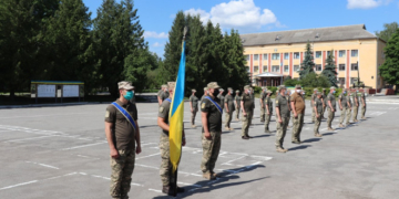Віктор Овчарук привітав військовослужбовців 44 бригади із Днем Конституції