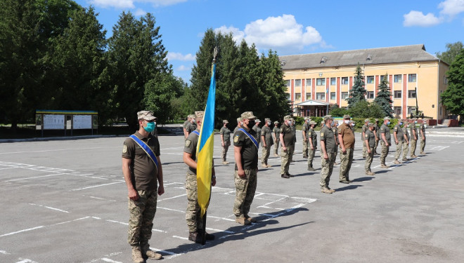 Віктор Овчарук привітав військовослужбовців 44 бригади із Днем Конституції