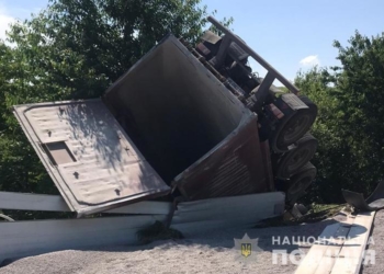 Кермувальник від отриманих травм помер ще до приїзду швидкої: відомі деталі смертельної ДТП (Відео)